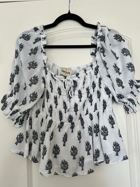 Plays Lucila | (L) White Floral Printed Peasant Top